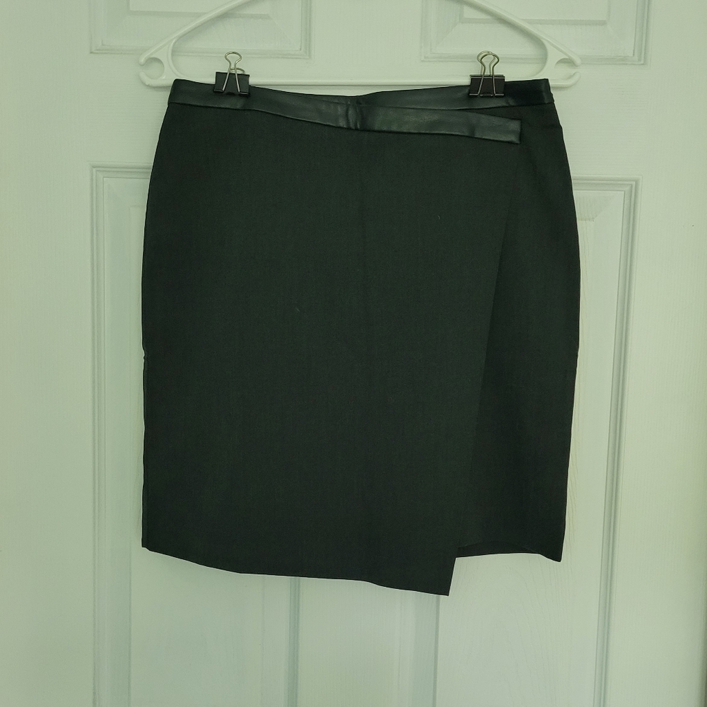 Trouve Skirt size 4 NWOT Size 4 Black Skirt